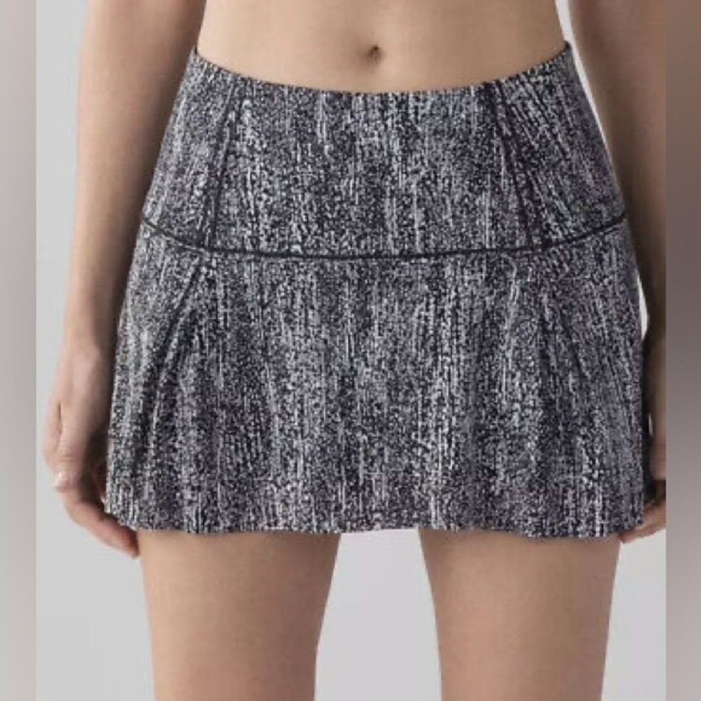 Black and White Lululemon Lost in Pace Skirt (Tall)